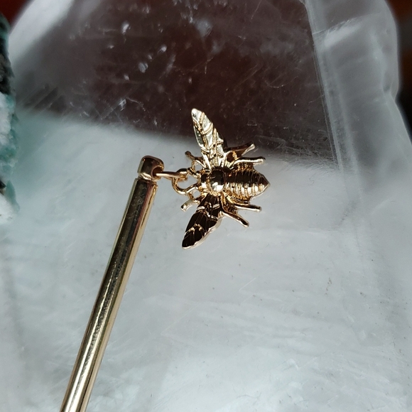 Honeycomb and bee hair clip and stick - Picture 10 of 13